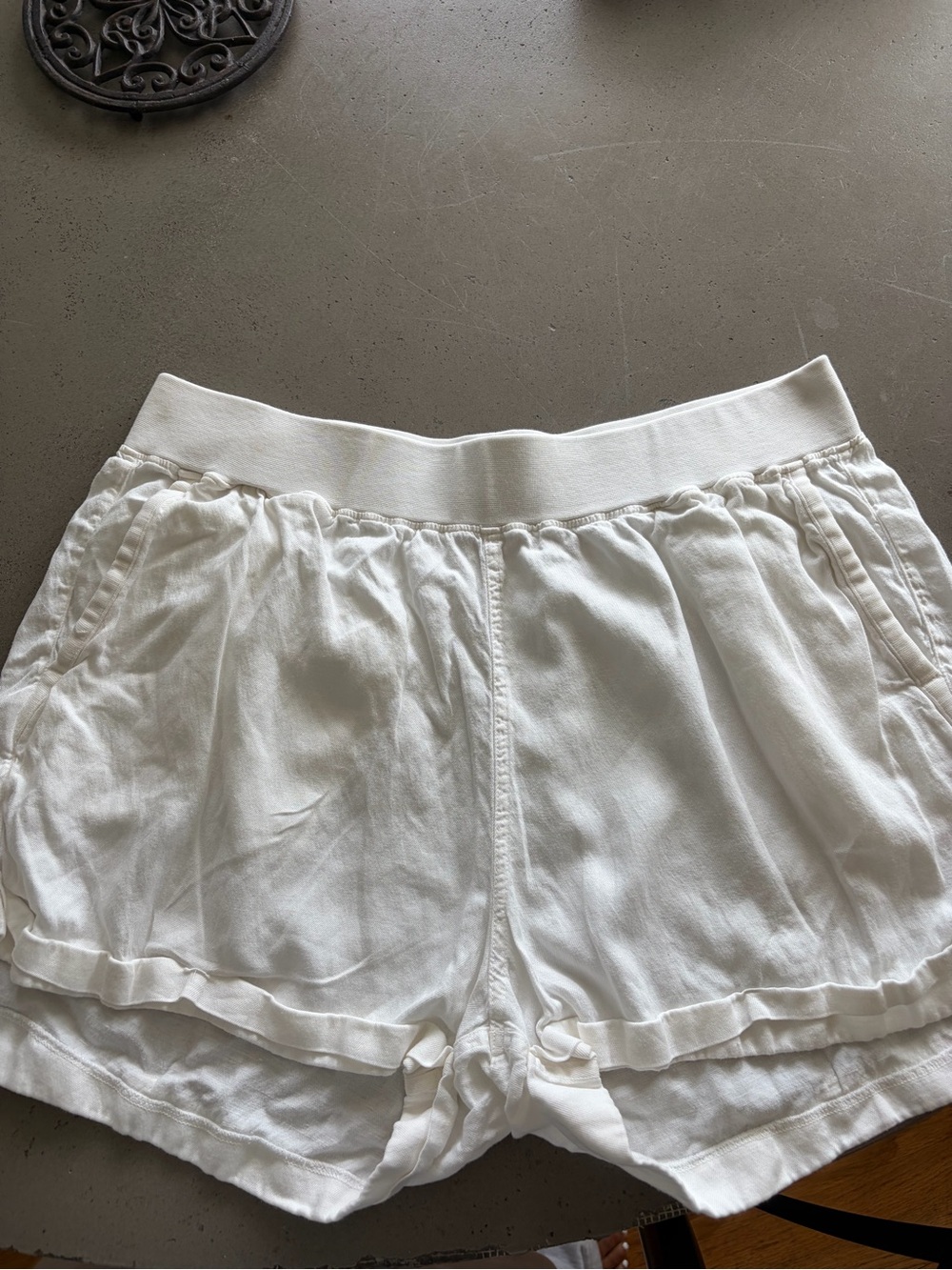 Faherty Women's White Elastic Waist Cotton Shorts